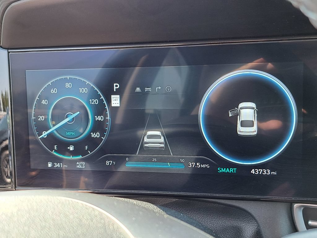Used 2025 Hyundai Elantra SEL FWD image 10