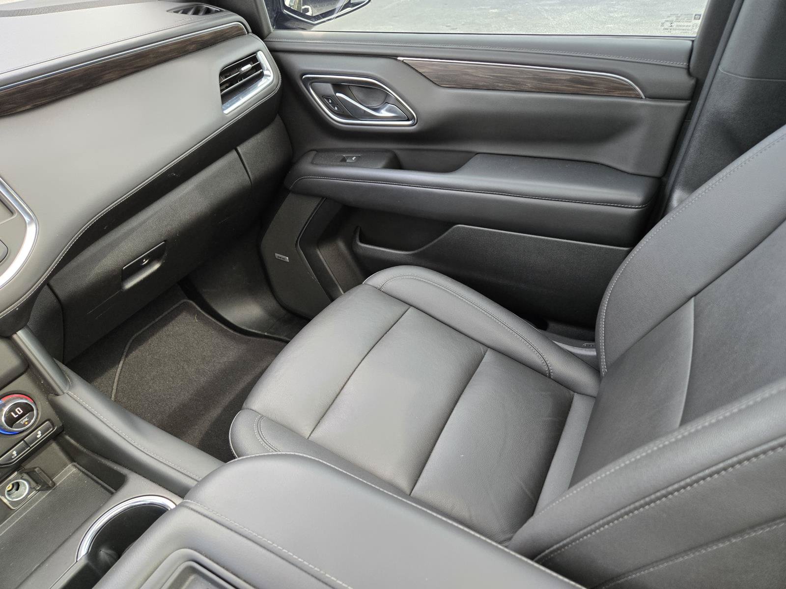 Used 2022 Chevrolet Tahoe Z71 w/ Luxury Package AWD/4WD image 23