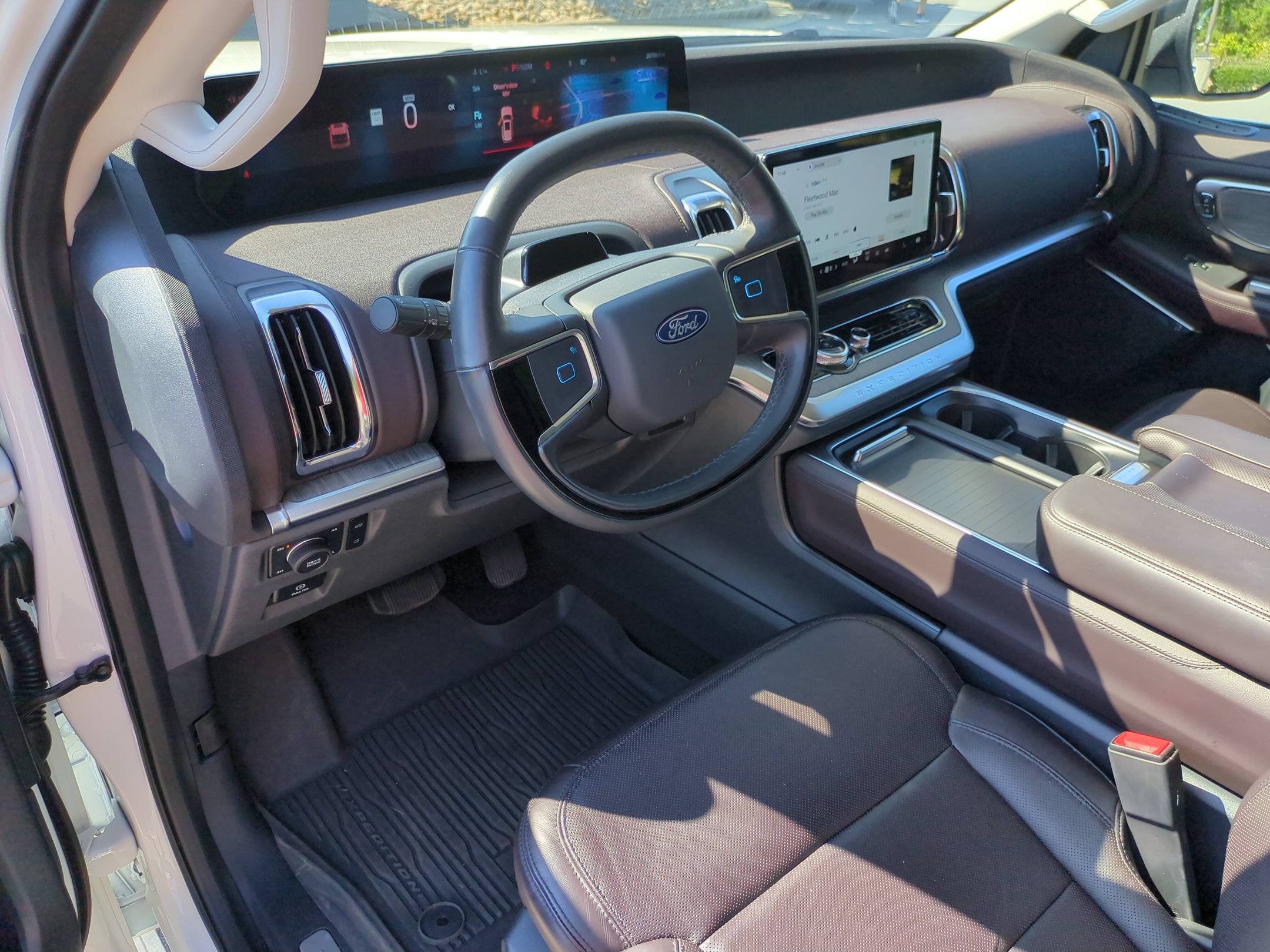 Certified 2025 Ford Expedition Max Platinum w/ Platinum Ultimate Package AWD/4WD image 16