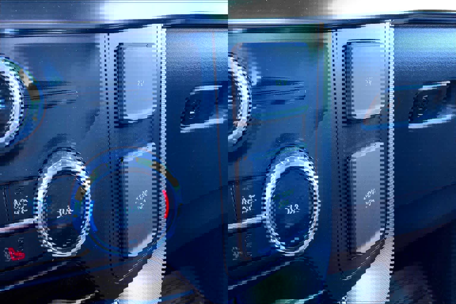 Certified 2023 Ford F150 Platinum w/ Equipment Group 701A High image 35