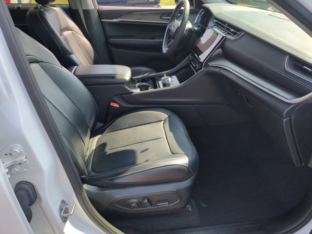 Used 2023 Jeep Grand Cherokee Limited w/ Luxury Tech Group II AWD/4WD image 37