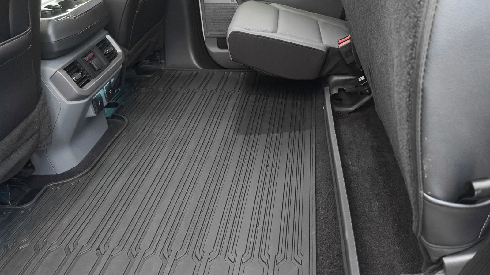 Certified 2023 Ford F150 Lariat w/ Equipment Group 502A High image 11