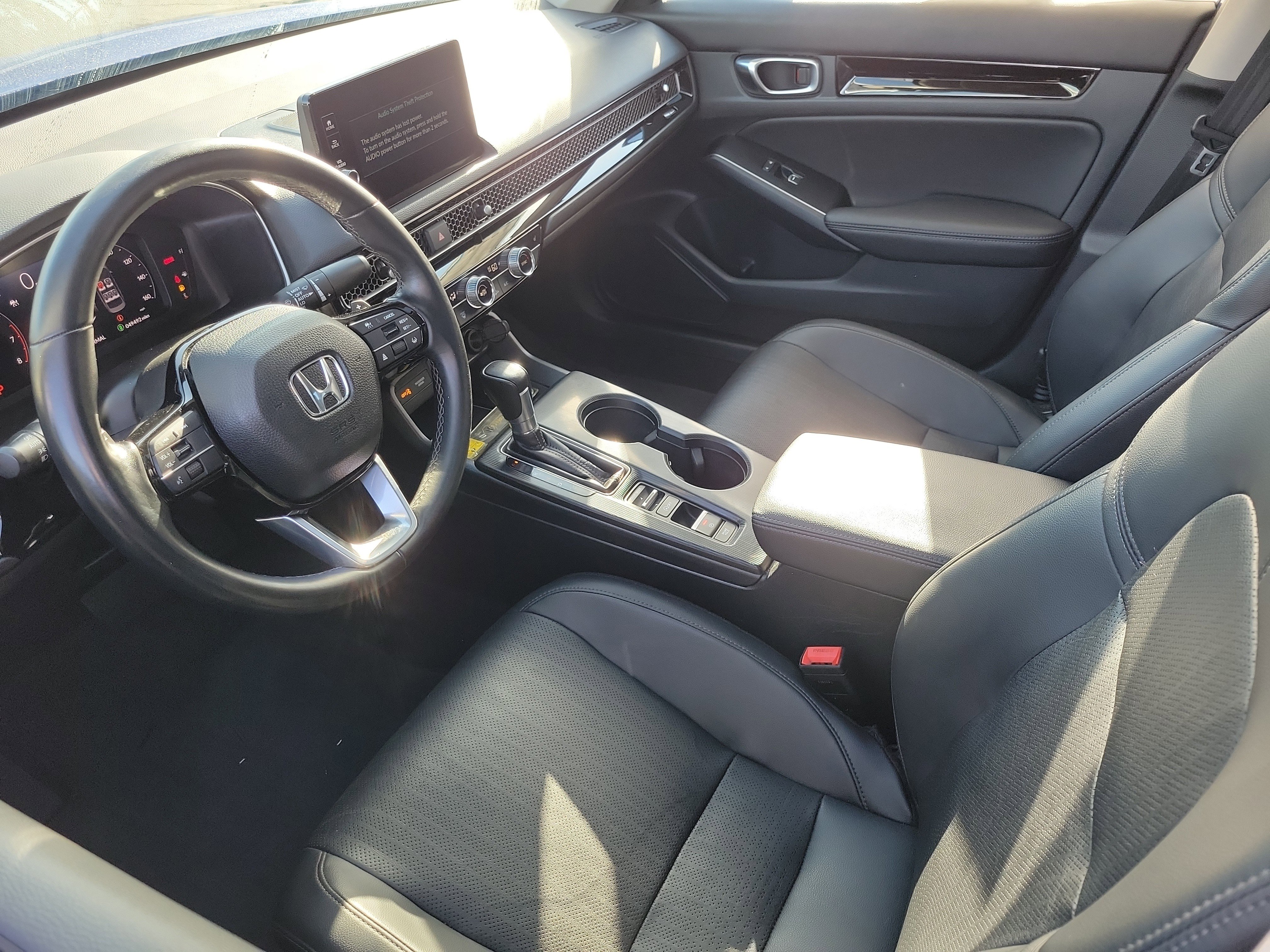 Used 2022 Honda Civic Touring image 3