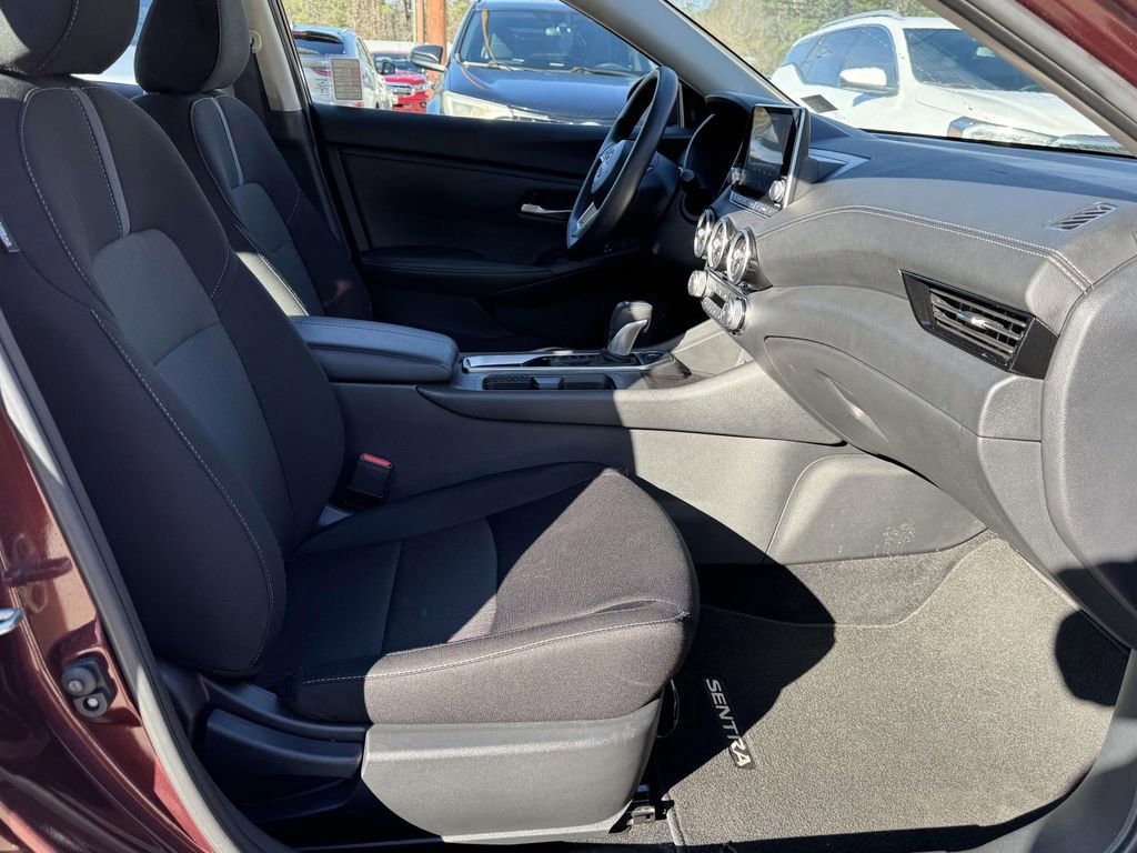 Used 2025 Nissan Sentra SV image 19