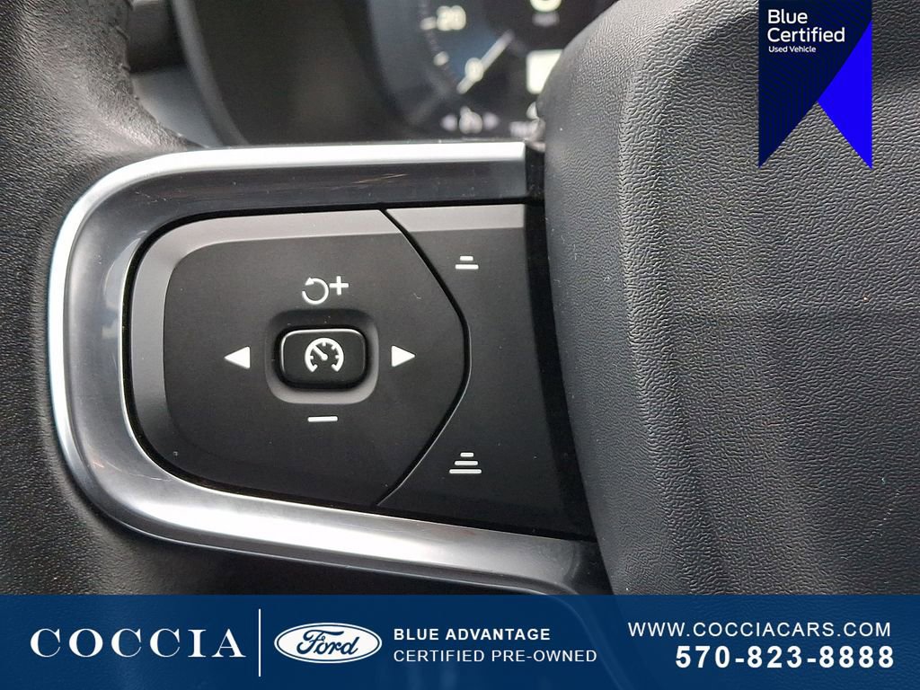 Used 2020 Volvo XC40 T5 Momentum w/ Protection Package Premier image 21