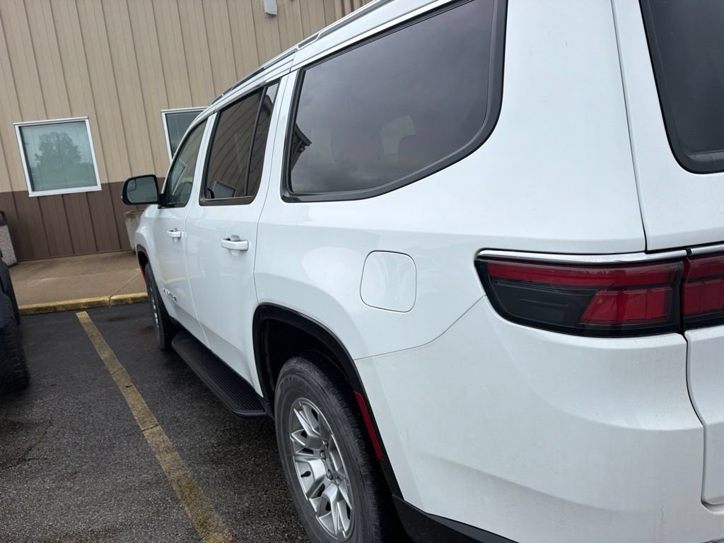 Used 2023 Jeep Wagoneer 2WD image 6