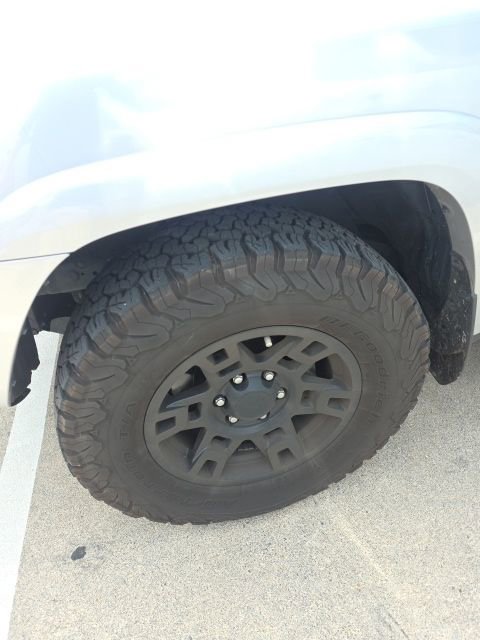Used 2022 Toyota 4Runner SR5 AWD/4WD image 2