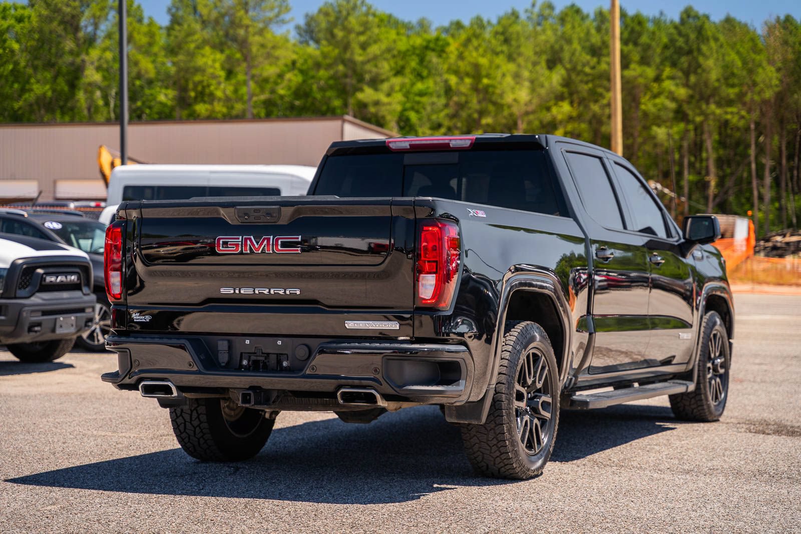Used 2022 GMC Sierra 1500 Elevation w/ Elevation Premium Package AWD/4WD image 7