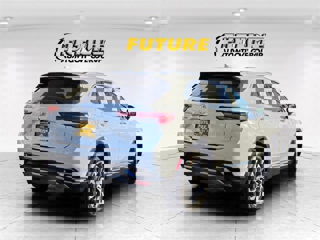 Used 2023 Buick Envision Essence image 3