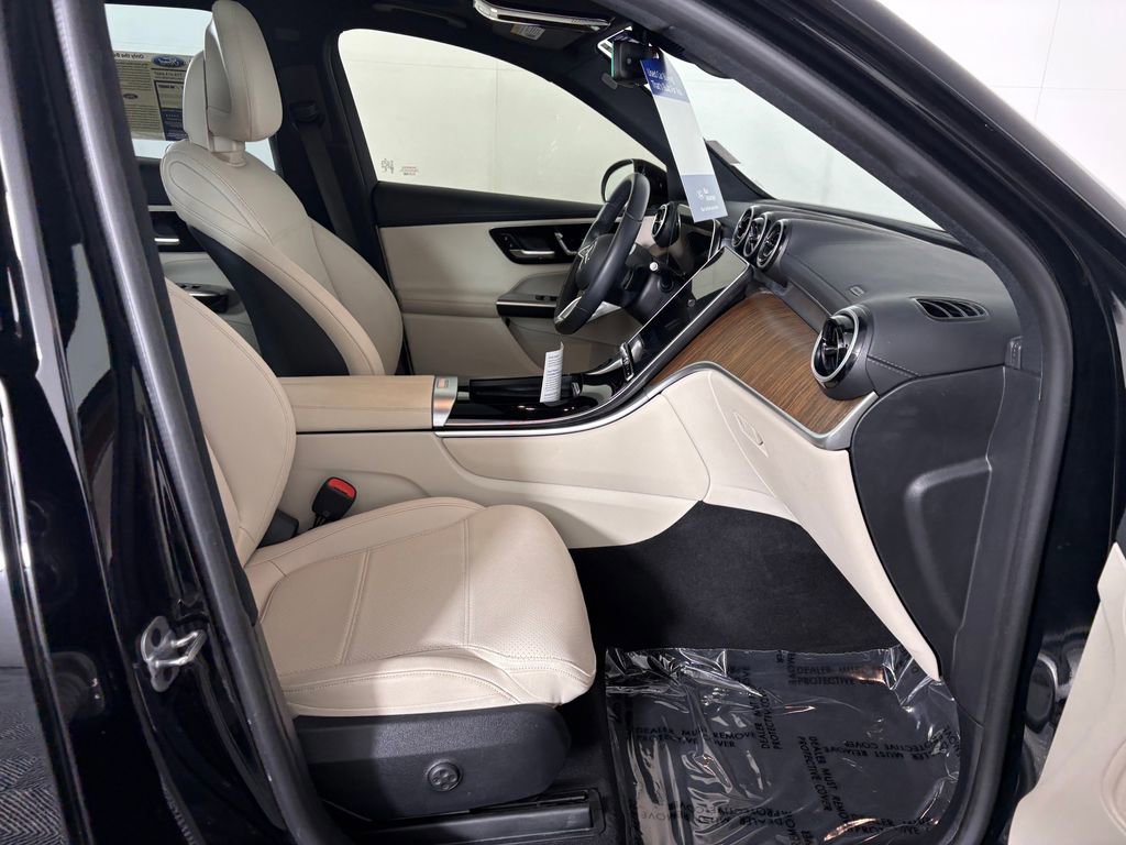 Used 2024 Mercedes-Benz GLC 300 4MATIC image 36