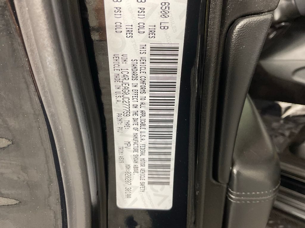 Used 2018 Jeep Grand Cherokee Laredo RWD image 26