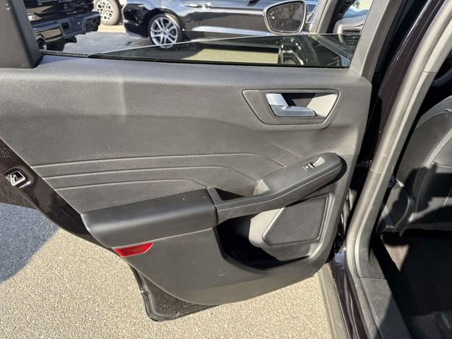 Certified 2025 Ford Escape ST-Line Select AWD/4WD image 17