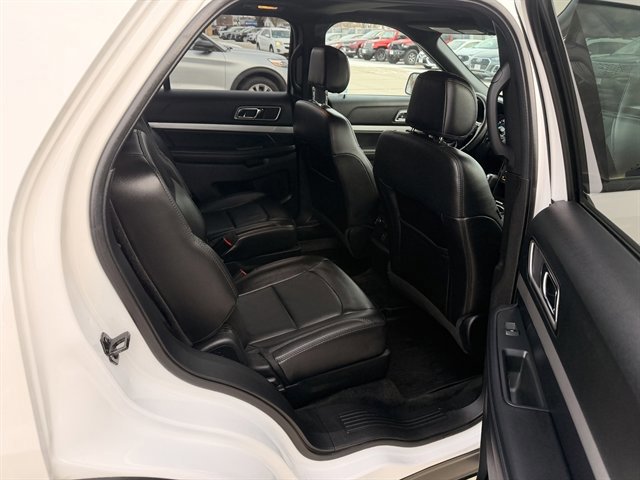 Certified 2017 Ford Explorer XLT w/ Equipment Group 202A image 9