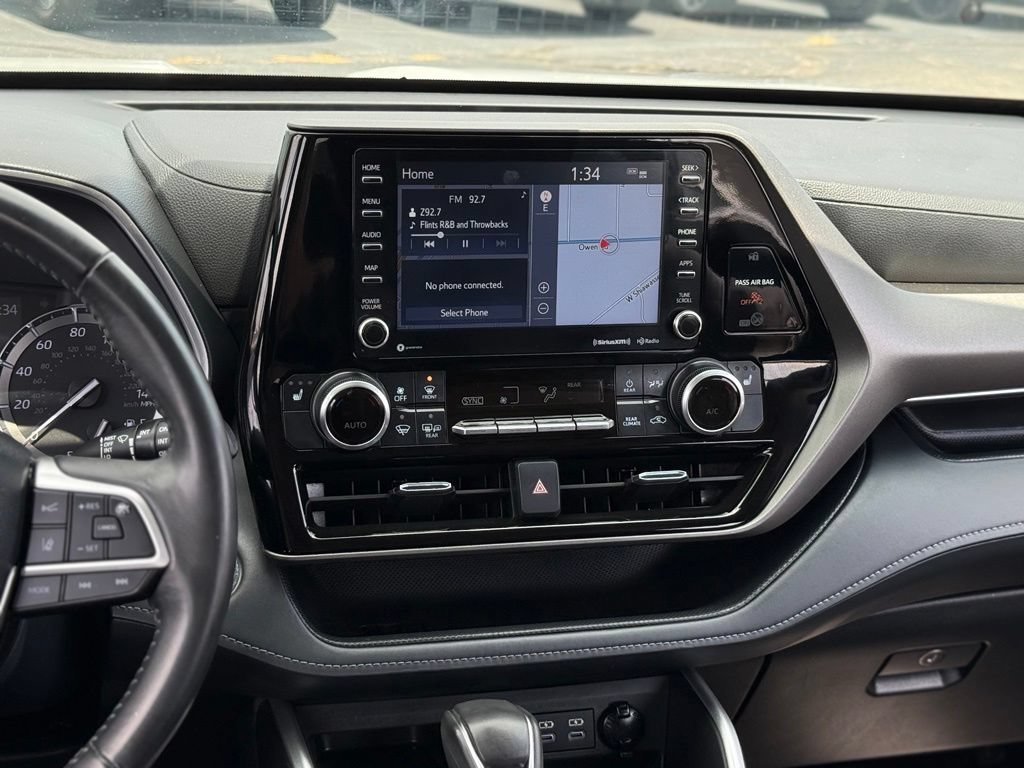 Used 2022 Toyota Highlander XLE AWD/4WD image 21