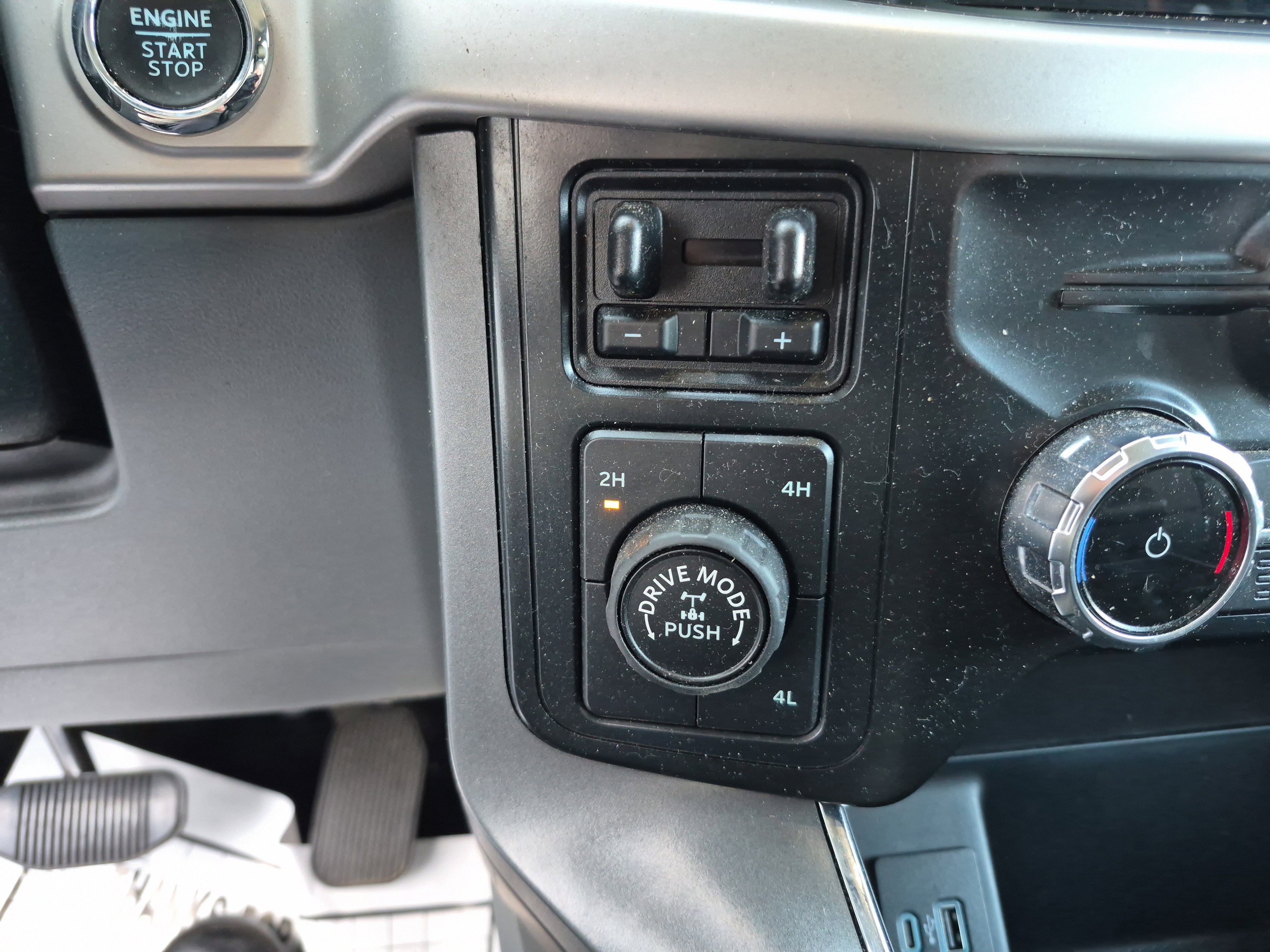 Certified 2022 Ford F150 XLT w/ Equipment Group 302A High image 32