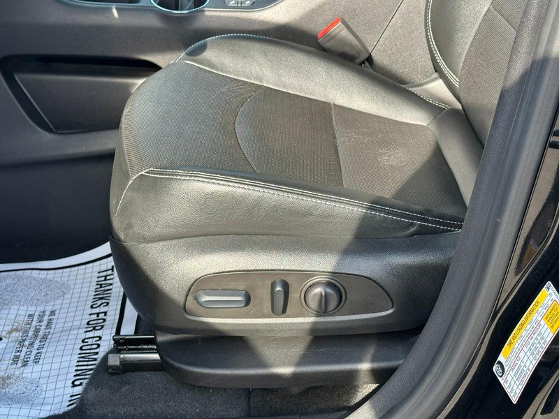 Used 2023 GMC Terrain SLT image 18