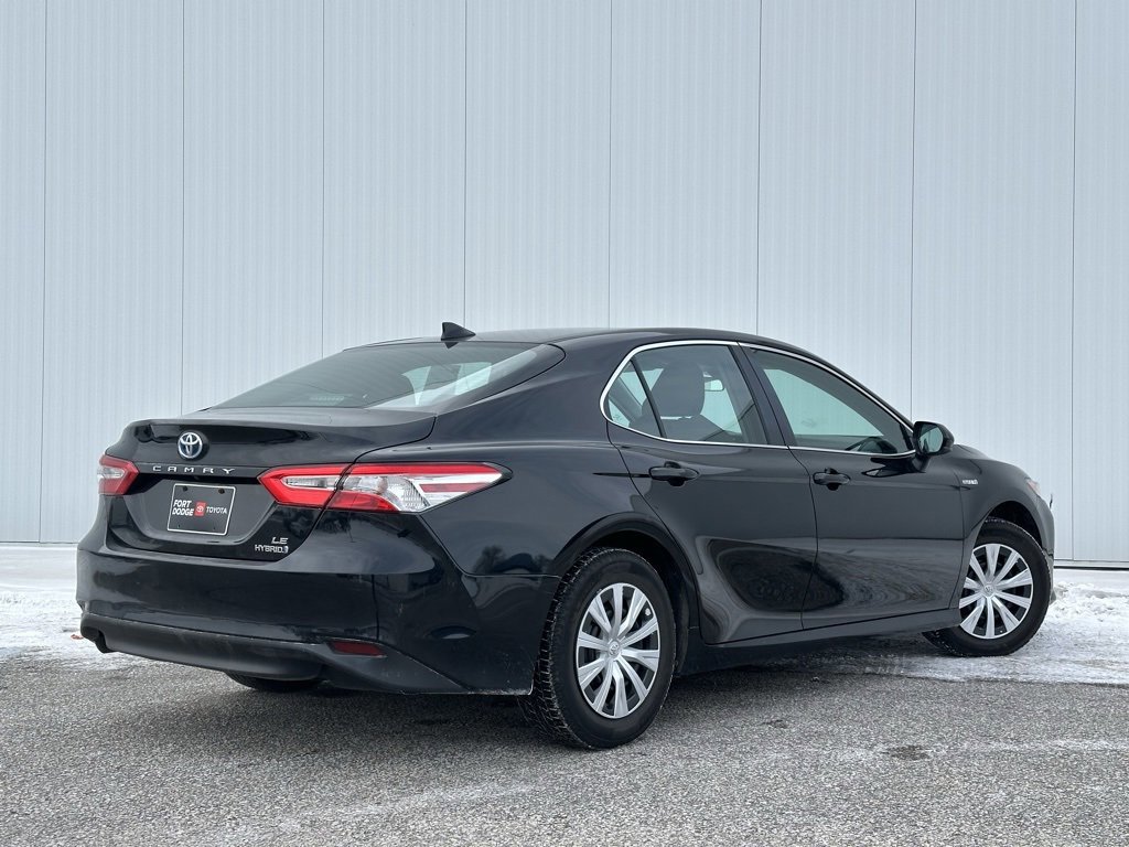 Used 2019 Toyota Camry LE image 3