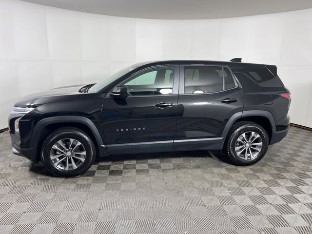 Used 2026 Chevrolet Equinox LT AWD/4WD image 2