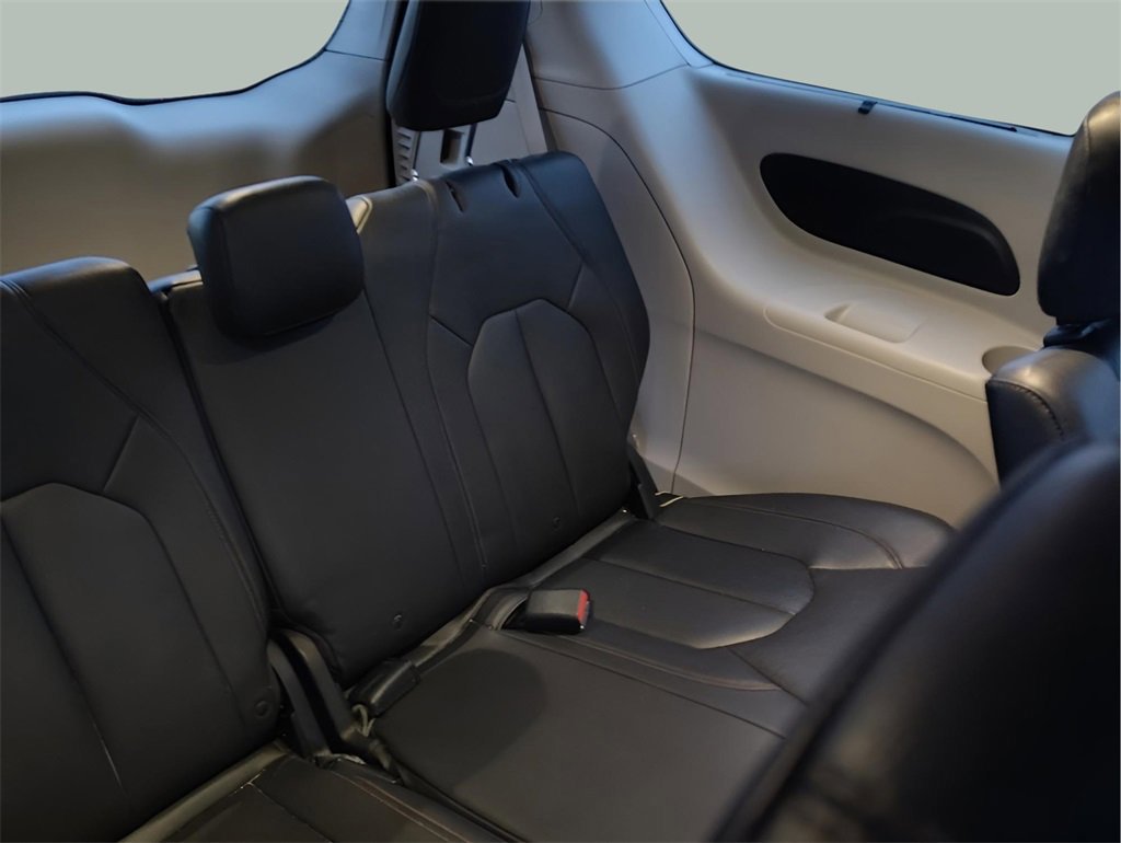 Used 2017 Chrysler Pacifica Touring-L image 29