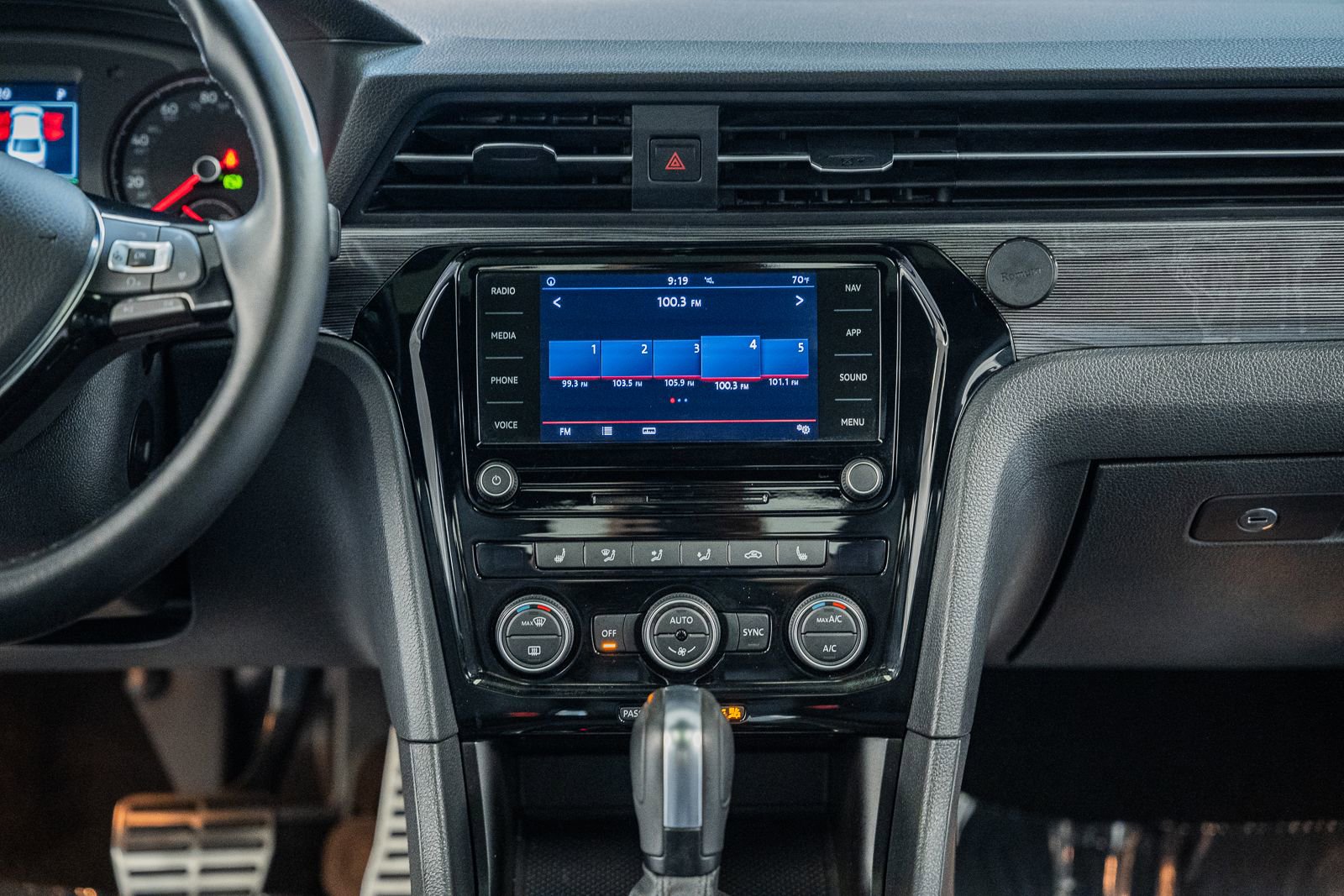 Used 2021 Volkswagen Passat 2.0T R-Line image 23