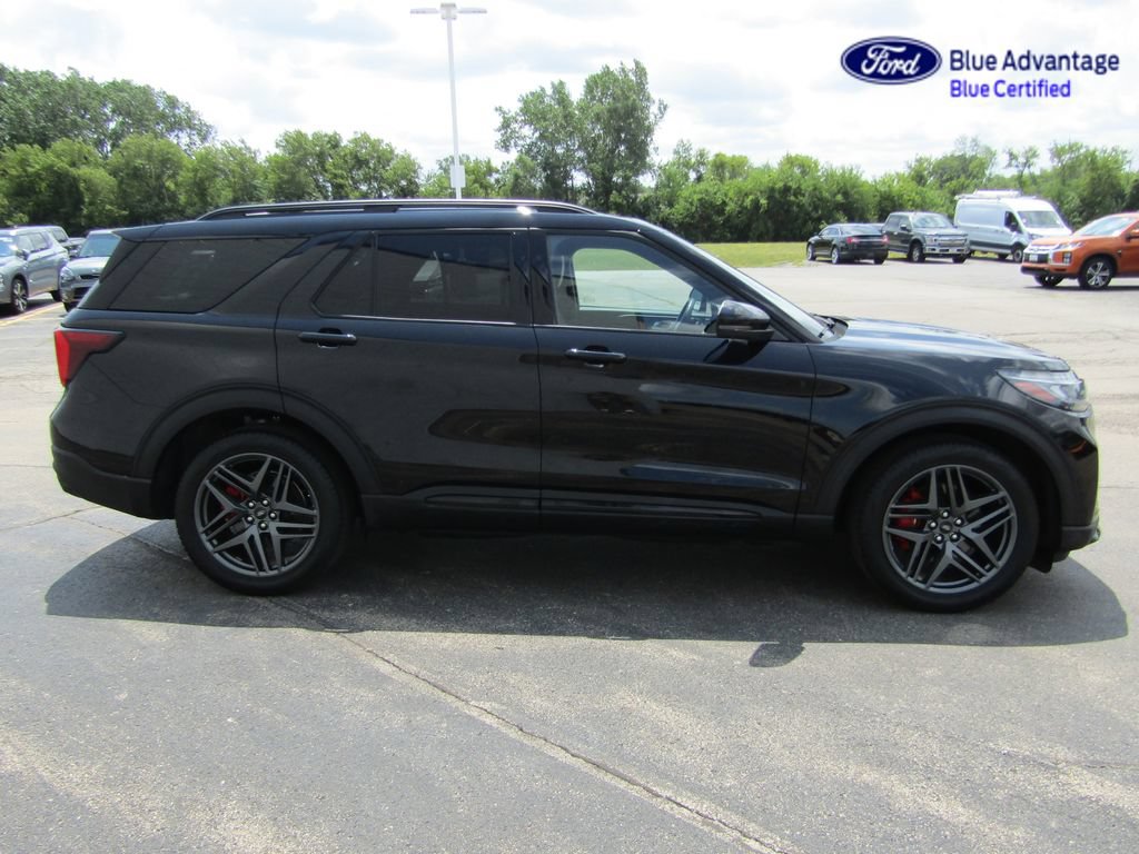 Certified 2025 Ford Explorer ST AWD/4WD image 9