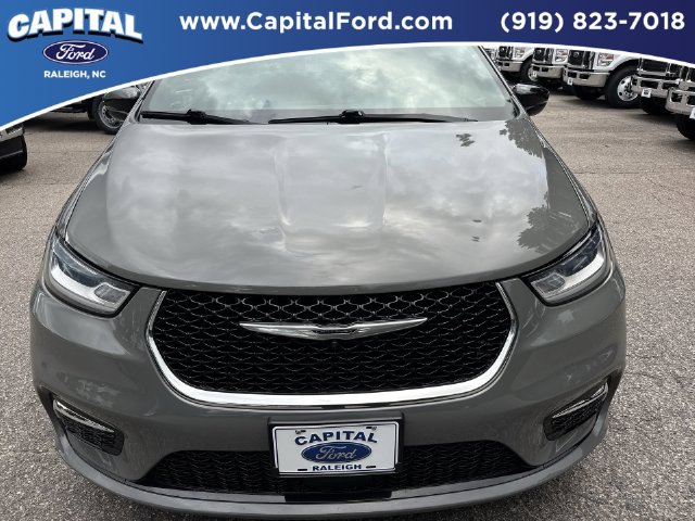 Used 2025 Chrysler Pacifica Select FWD image 10