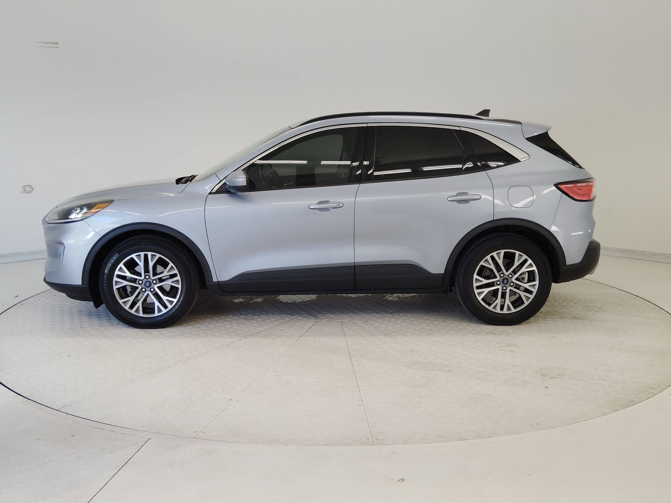 Certified 2022 Ford Escape SEL w/ Technology Package image 3