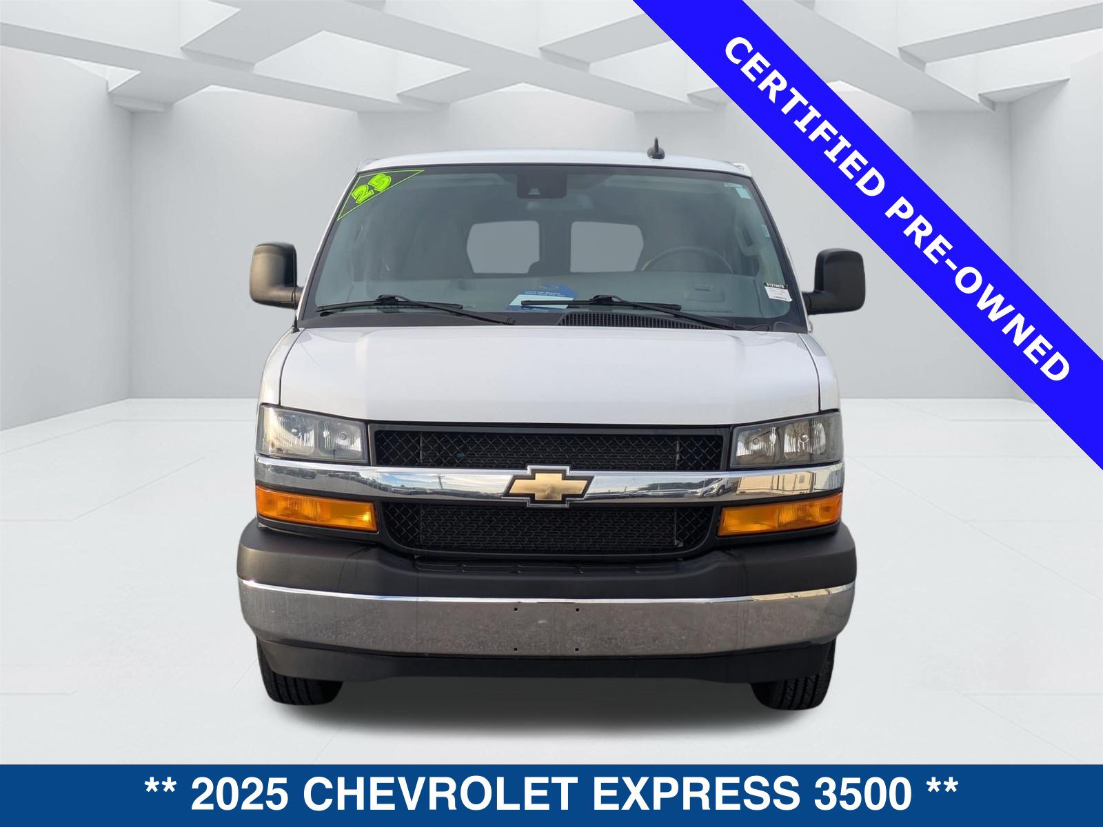 Used 2025 Chevrolet Express 3500 LT w/ LT Preferred Equipment Group RWD image 9