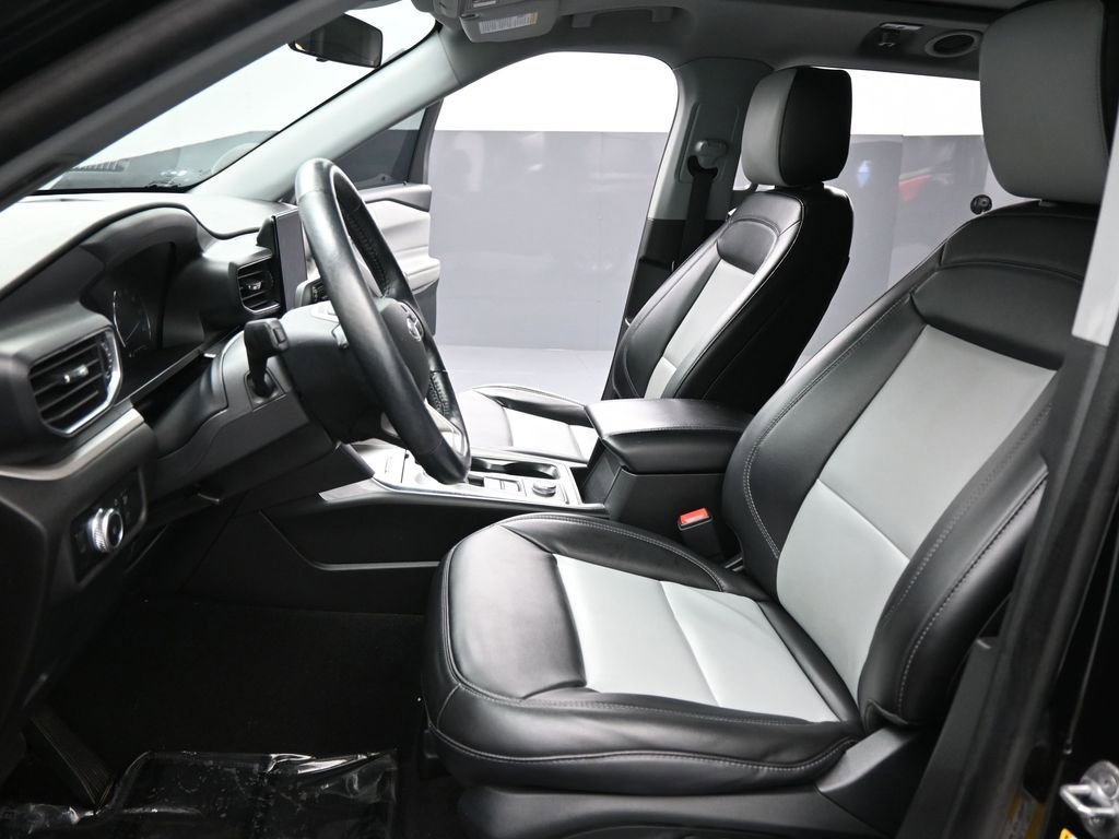 Certified 2023 Ford Explorer XLT w/ Equipment Group 202A image 10