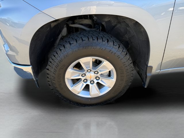 Used 2025 Chevrolet Silverado 1500 LT AWD/4WD image 24