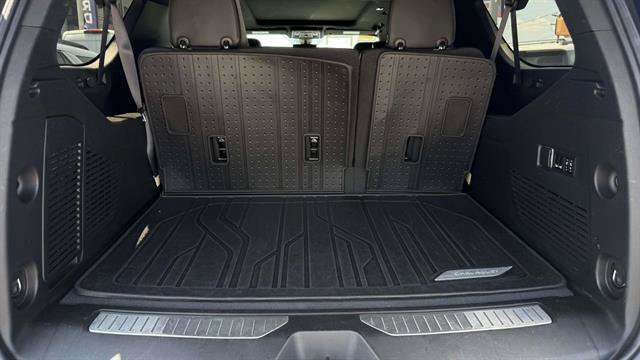 Used 2022 Chevrolet Suburban High Country AWD/4WD image 29