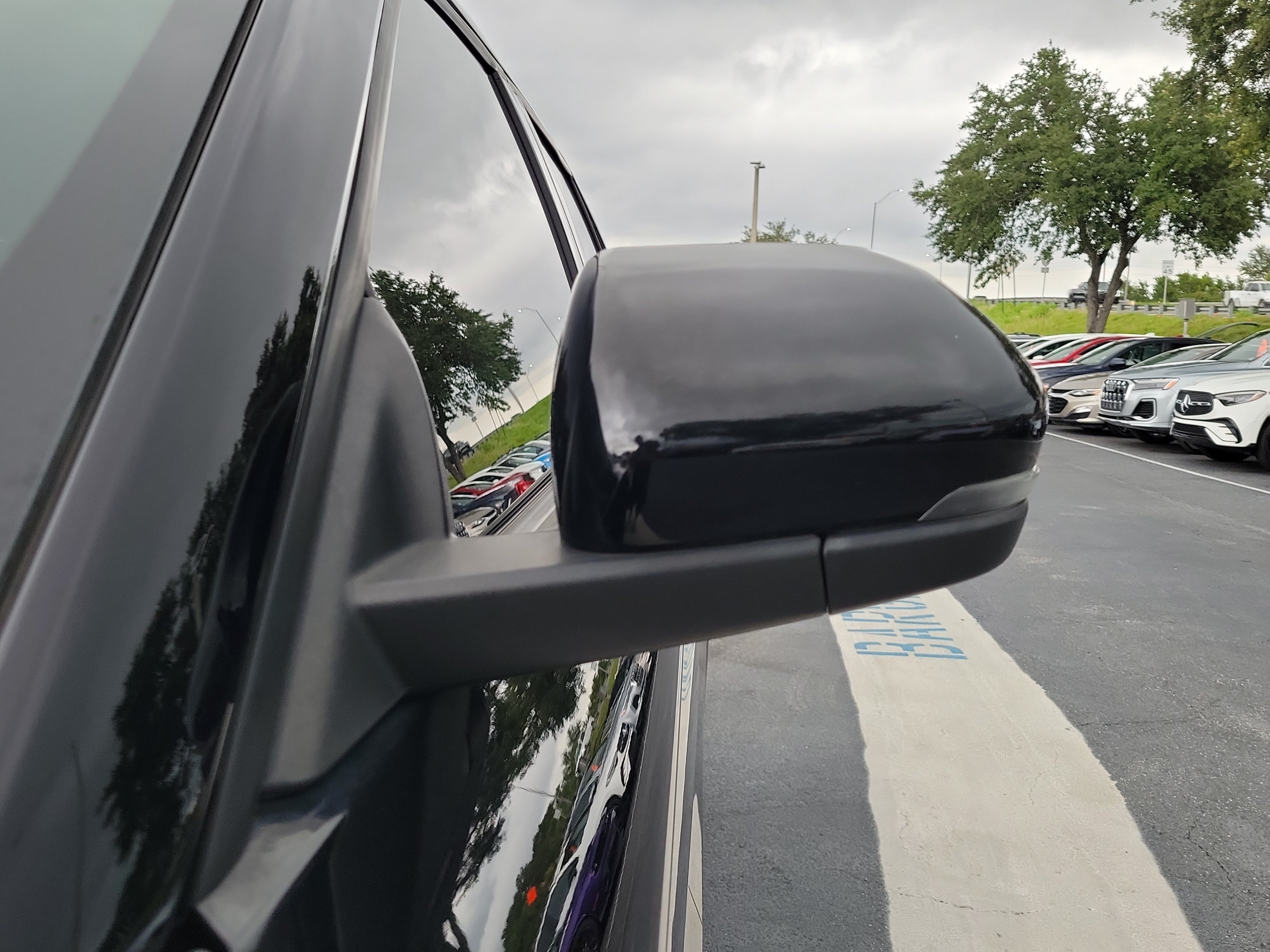 Certified 2023 Ford Explorer Limited w/ Limited Technology Package RWD image 4