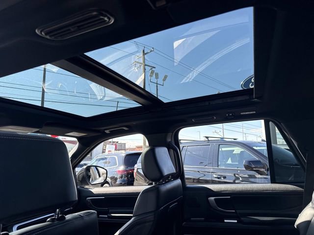 Certified 2025 Ford Expedition Platinum w/ Stealth Performance Package AWD/4WD image 21