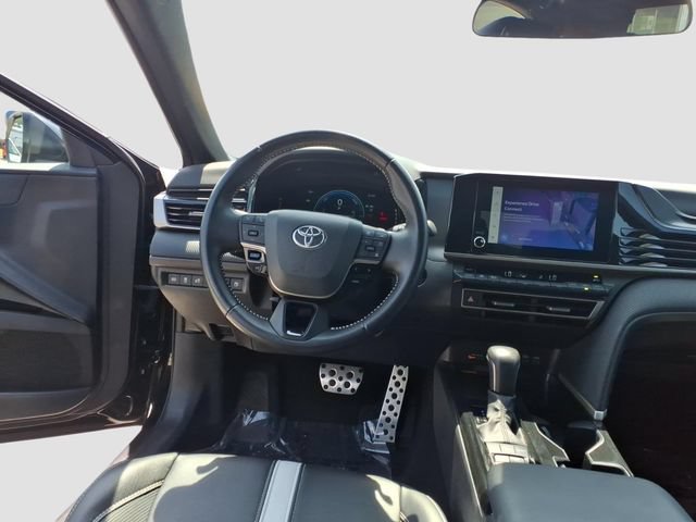 Used 2025 Toyota Camry SE FWD image 12