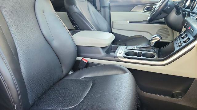 Used 2024 Kia Carnival LX image 33