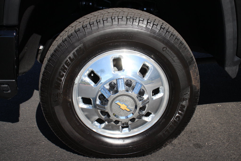 Used 2024 Chevrolet Silverado 3500 High Country w/ High Country Premium Package AWD/4WD image 14