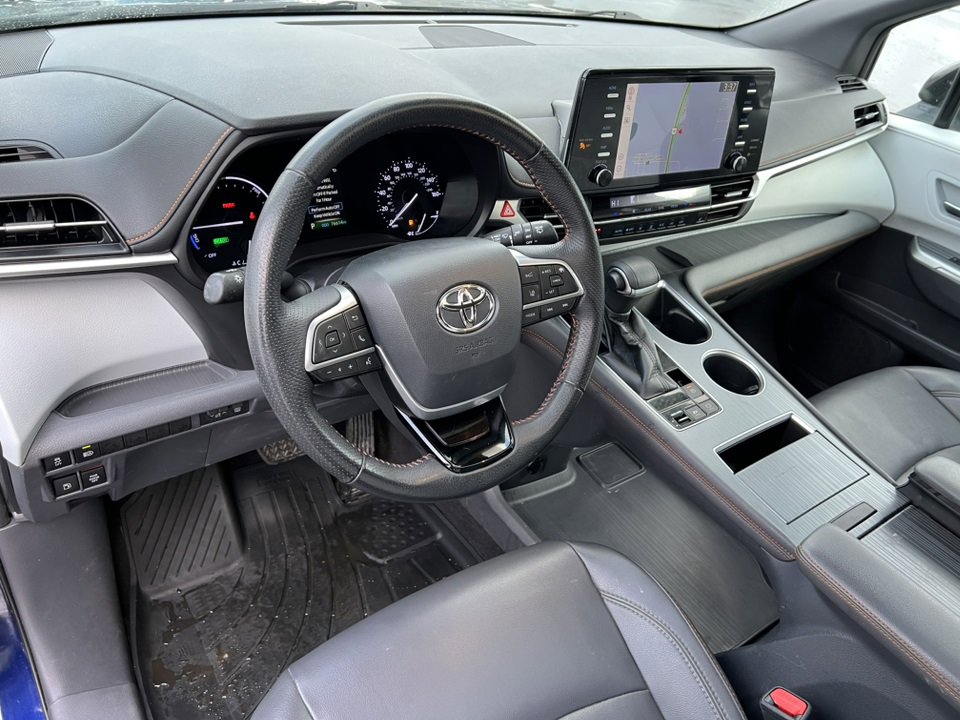 Used 2021 Toyota Sienna XSE image 19