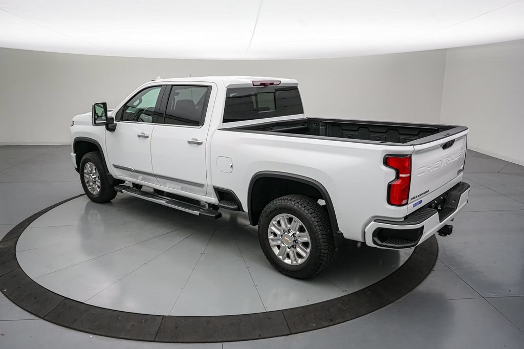 Used 2024 Chevrolet Silverado 2500 High Country w/ Technology Package AWD/4WD image 7