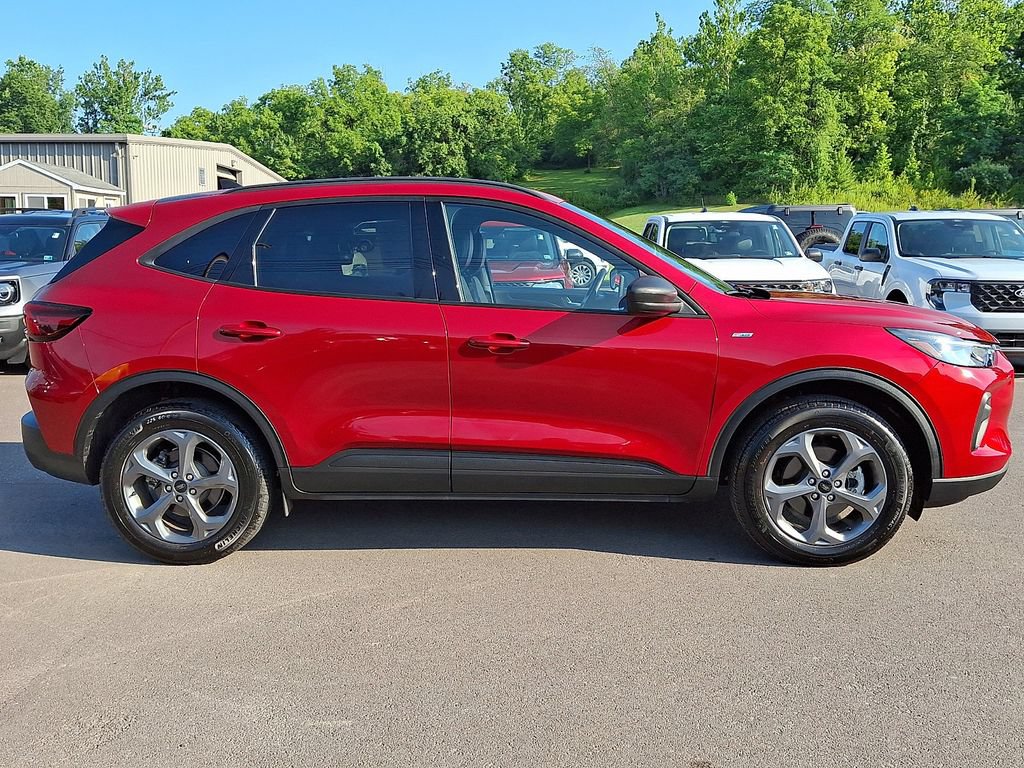 Certified 2025 Ford Escape ST-Line w/ Tech Pack #1 AWD/4WD image 12