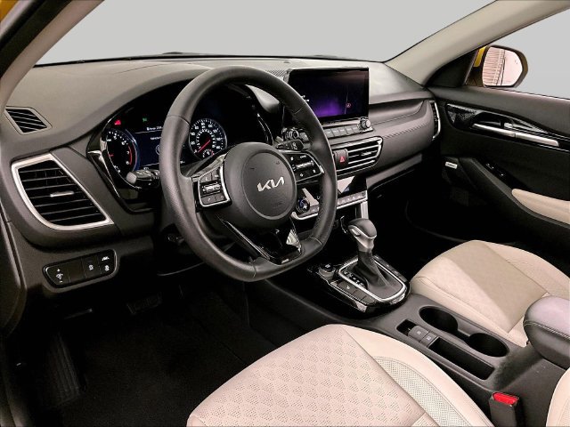 Used 2023 Kia Seltos SX w/ SX Sunroof Package AWD/4WD image 12