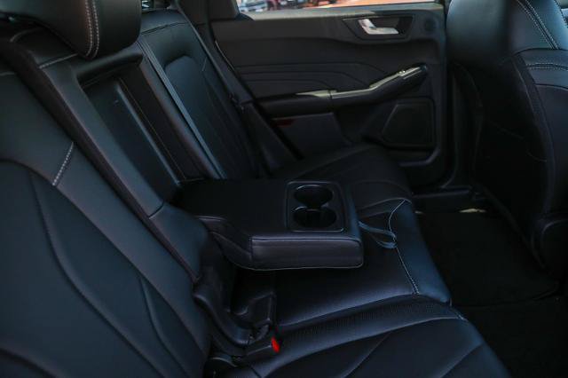 Certified 2025 Ford Escape SE w/ PHEV Premium Package FWD image 33