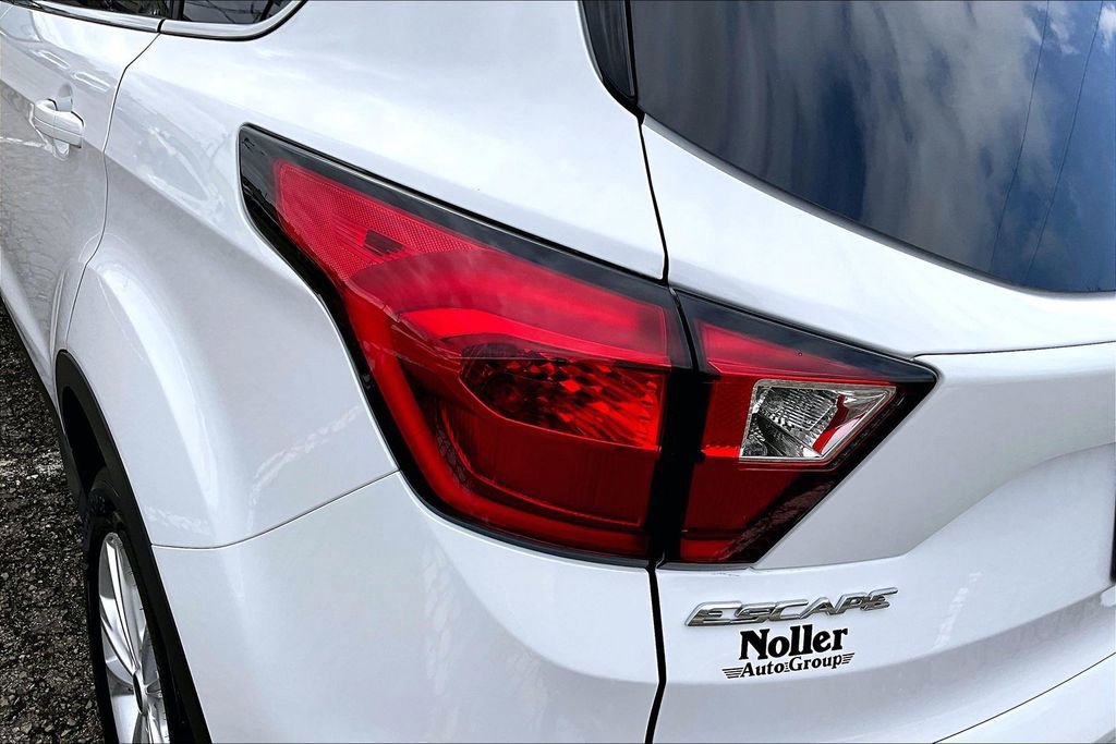 Certified 2019 Ford Escape SE image 30