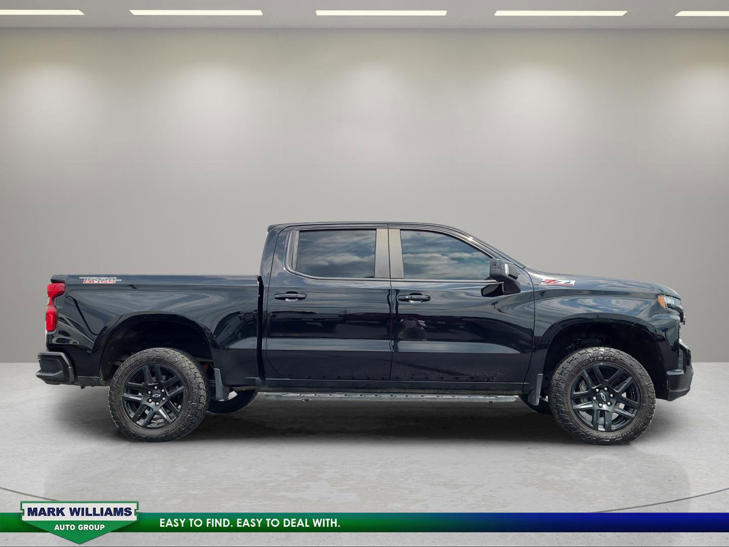 Used 2021 Chevrolet Silverado 1500 LT Trail Boss w/ Convenience Package II AWD/4WD image 2