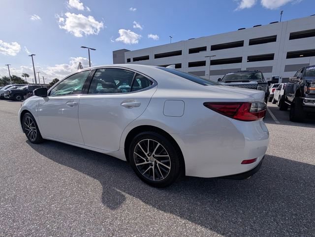 Used 2017 Lexus ES 350 w/ Luxury Package FWD image 2