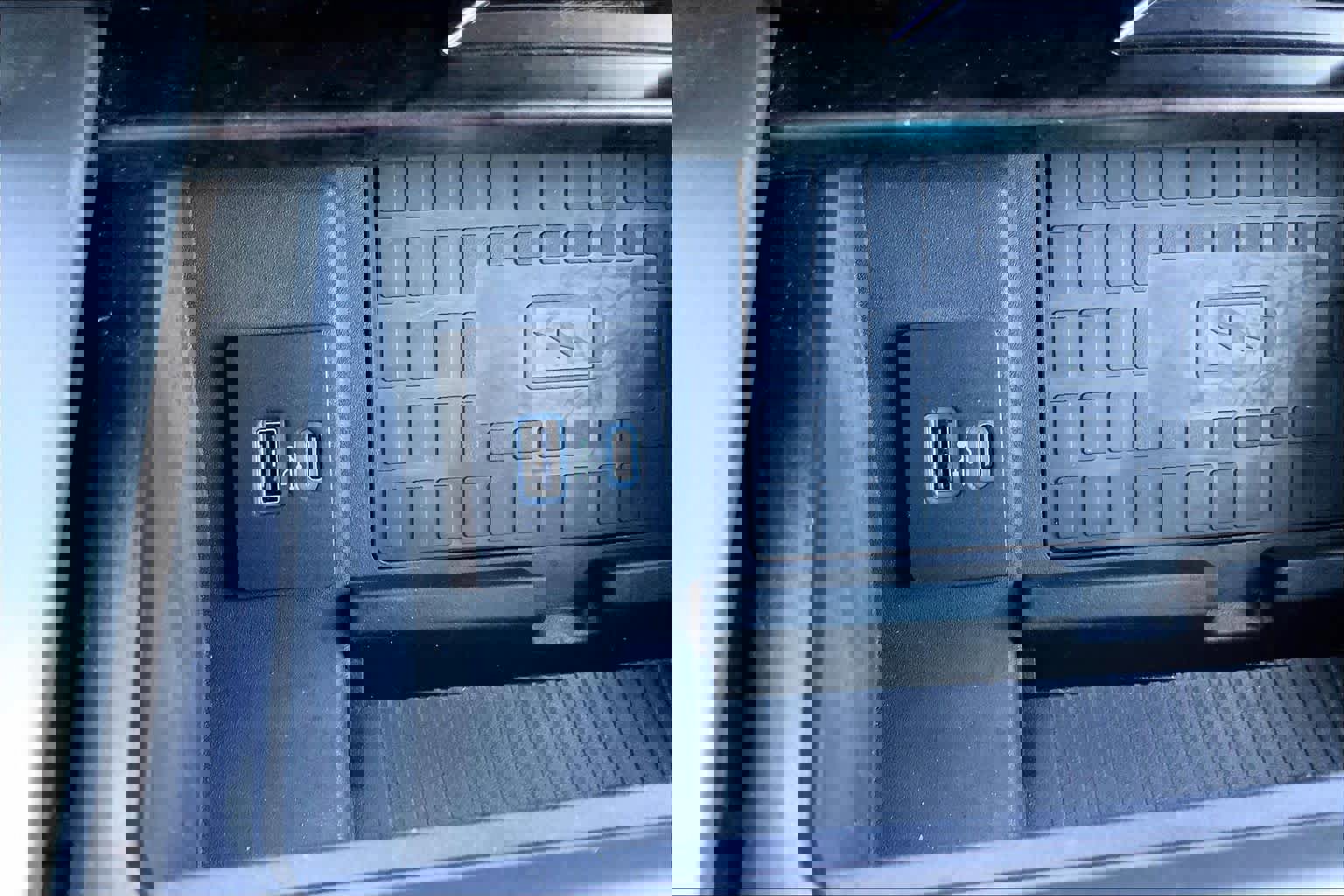 Certified 2022 Ford F250 Lariat w/ Tremor Off-Road Package image 32