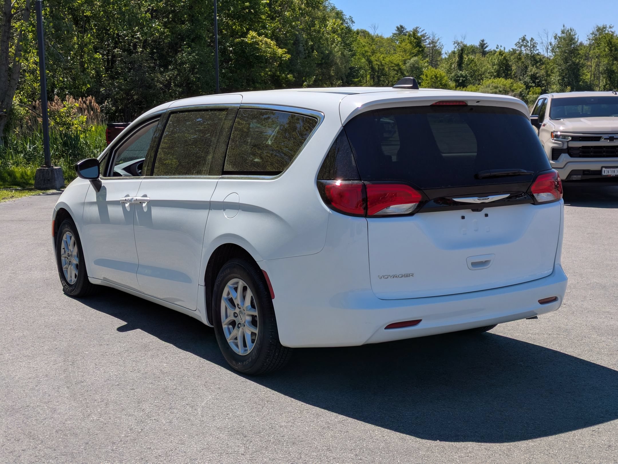 Used 2024 Chrysler Voyager LX FWD image 4
