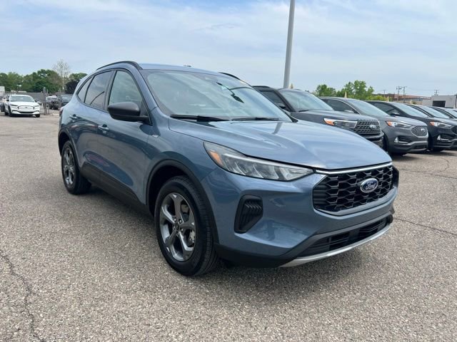 Certified 2025 Ford Escape ST-Line AWD/4WD image 3