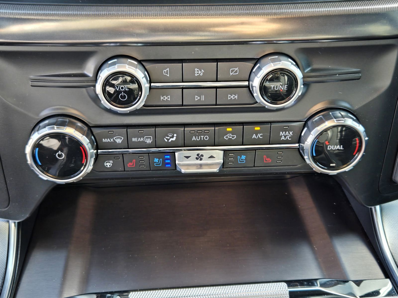 Certified 2024 Ford F150 Platinum w/ FX4 Off-Road Package AWD/4WD image 17