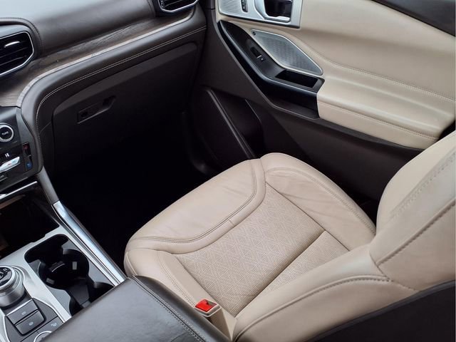 Certified 2020 Ford Explorer Platinum w/ Premium Technology Package image 12