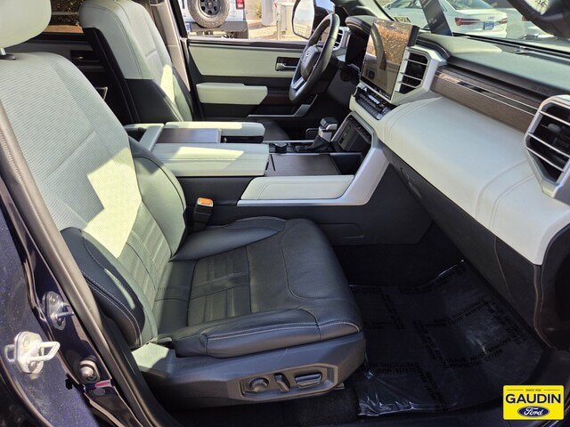Used 2023 Toyota Sequoia Capstone AWD/4WD image 17